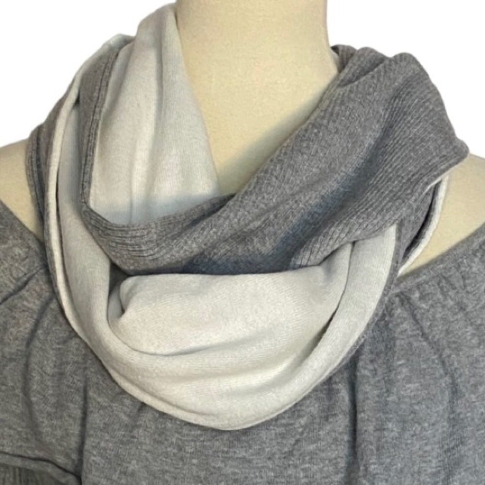 🌸HOST PICK🌸 NWT Chico’s Reversible Infinity Scarf